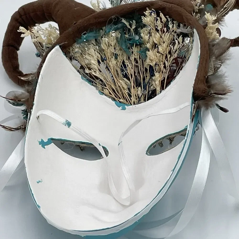 Other handcrafted mask